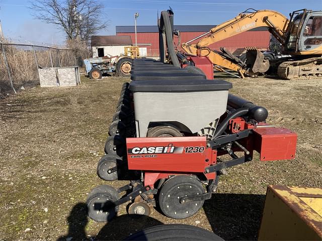 Image of Case IH 1230 equipment image 4