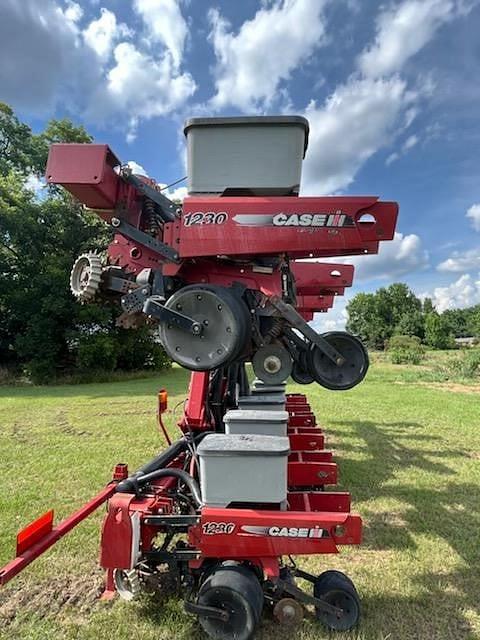 Image of Case IH 1230 equipment image 1