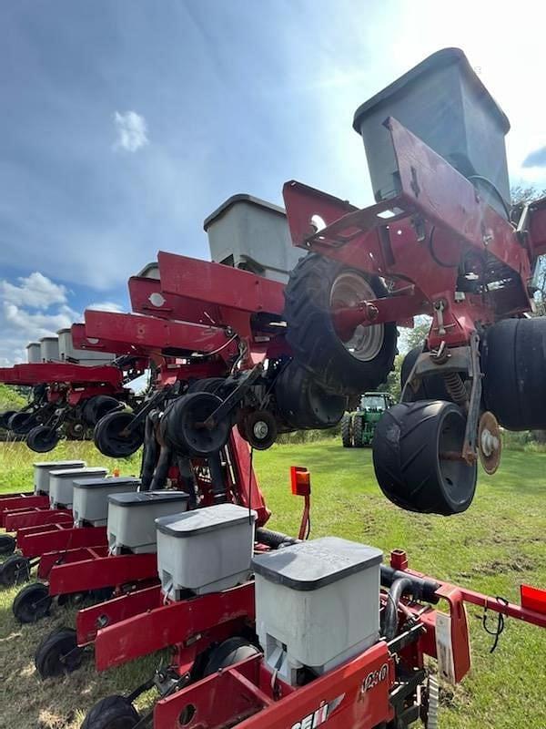 Image of Case IH 1230 equipment image 2