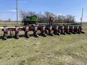 SOLD - 2010 Case IH 1230 EARLY RISER Stock No. 877609 Planting with 12 ...