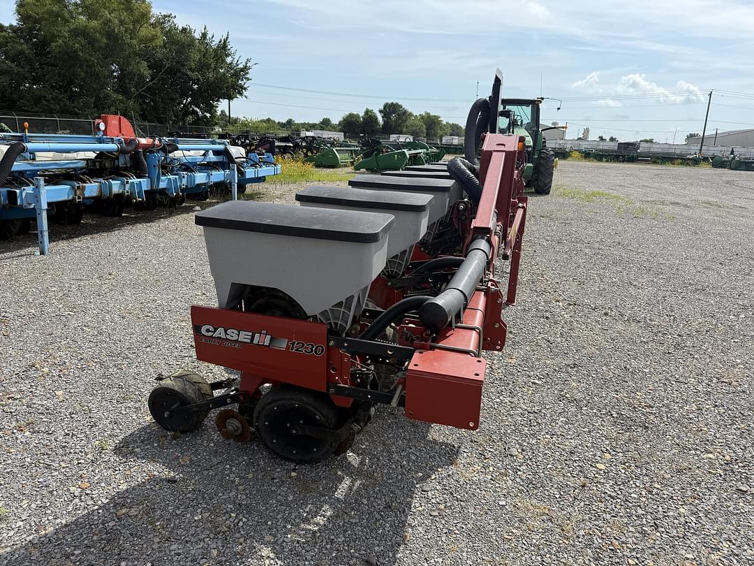 Image of Case IH 1230 Primary image