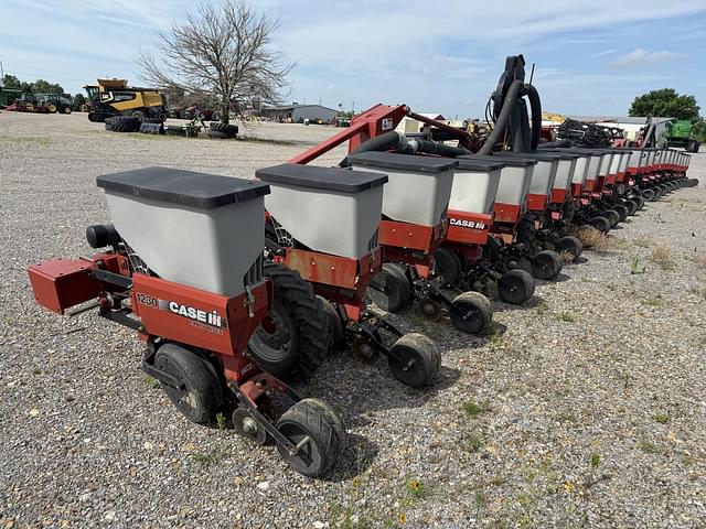 Image of Case IH 1230 equipment image 2