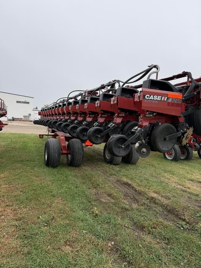 Image of Case IH 1240 equipment image 4