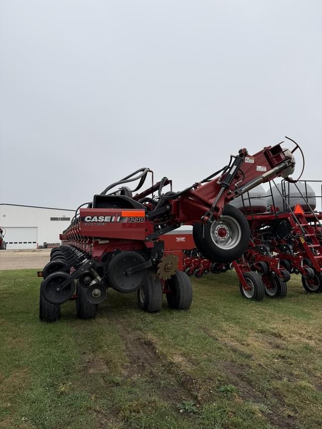 Image of Case IH 1240 equipment image 3