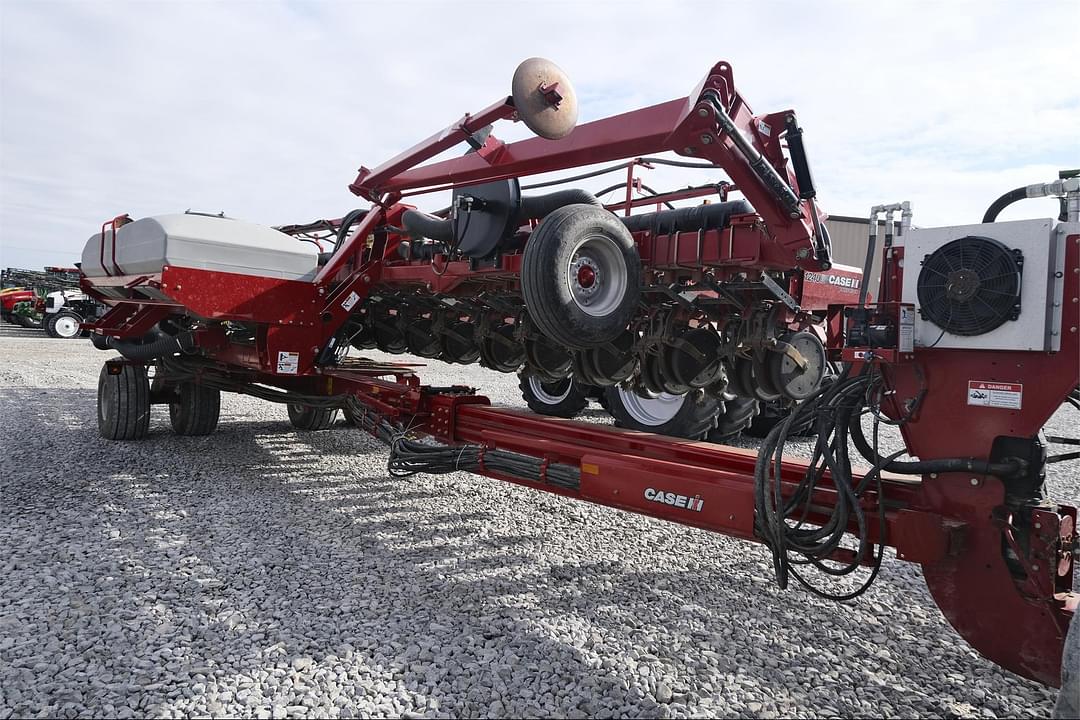 Image of Case IH 1240 Primary image