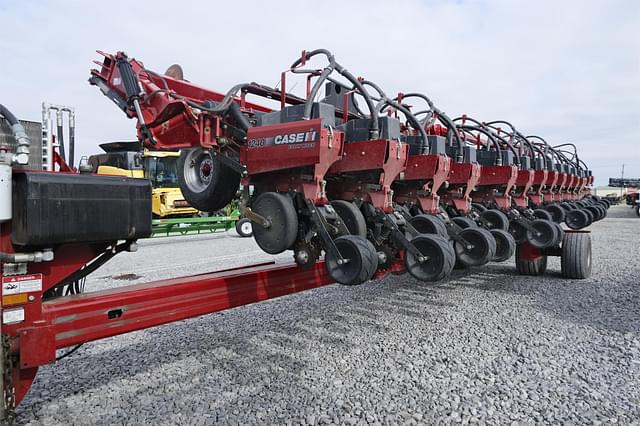 Image of Case IH 1240 equipment image 1