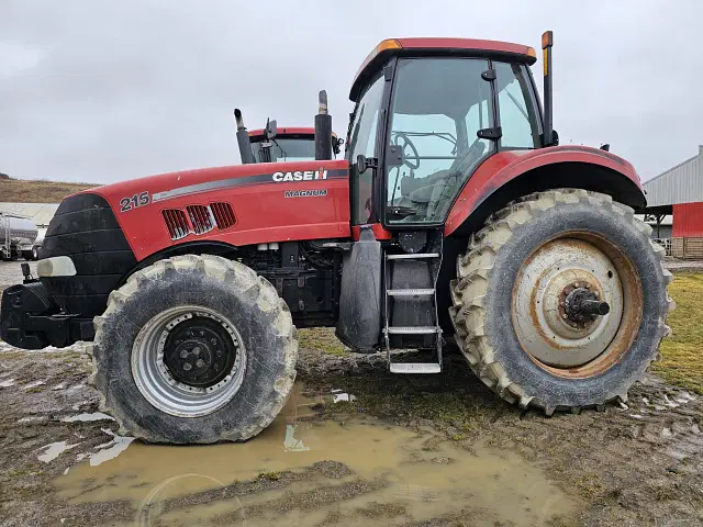 Image of Case IH Magnum 215 equipment image 4