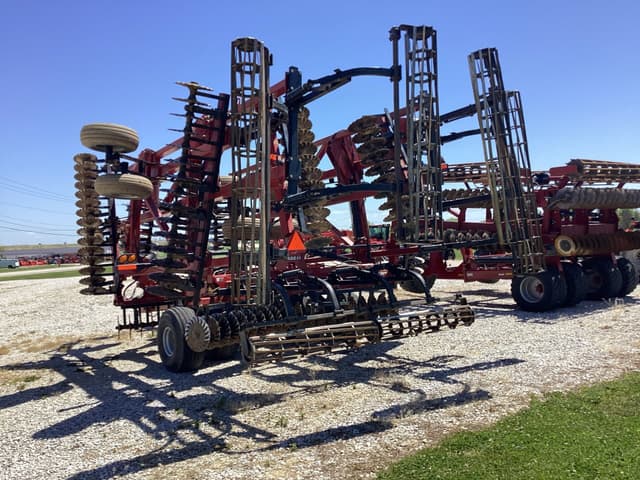 Image of Case IH 330 equipment image 4