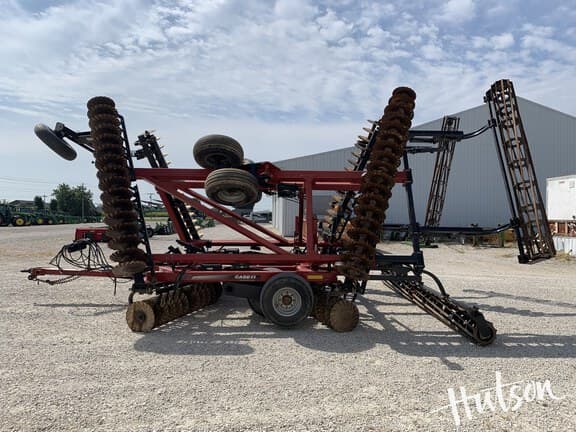 Image of Case IH 330 equipment image 2