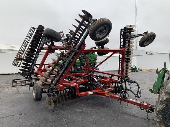 Image of Case IH 330 equipment image 4