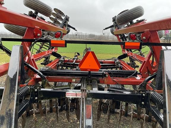 Image of Case IH 330 equipment image 4