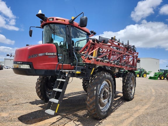 2010 Case IH Patriot 4420 Equipment Image0