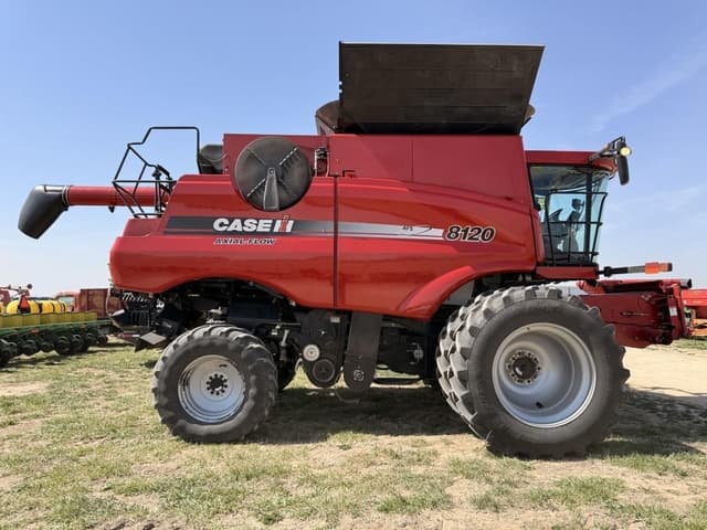 Image of Case IH 8120 equipment image 2