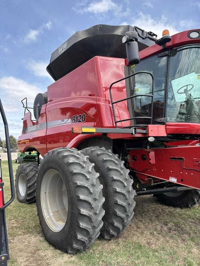 Image of Case IH 8120 equipment image 2
