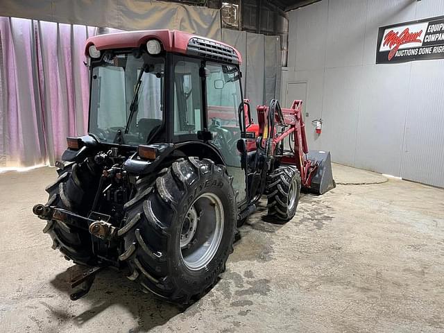 Image of Case IH Farmall 95N equipment image 4