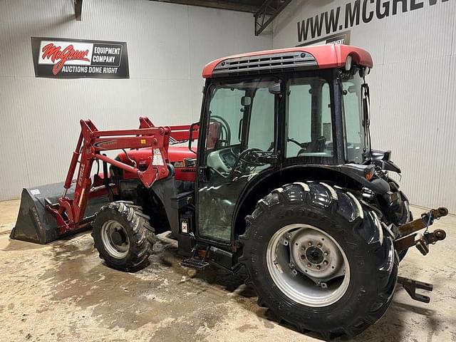 Image of Case IH Farmall 95N equipment image 2