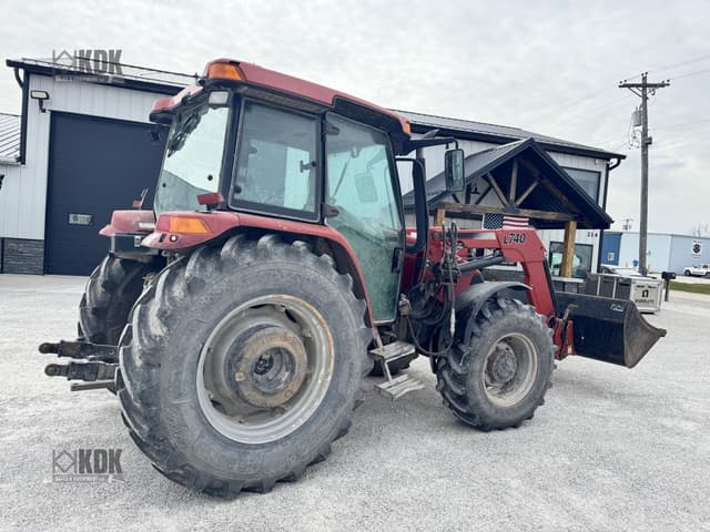 Image of Case IH Farmall 105U equipment image 4