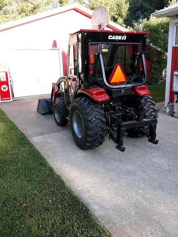 Image of Case IH Farmall 35 equipment image 2