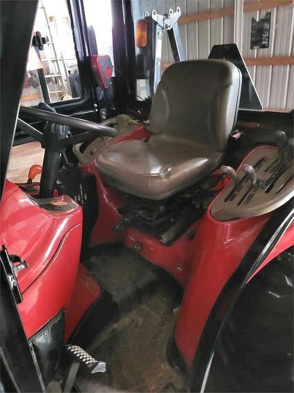 Image of Case IH Farmall 35 equipment image 3