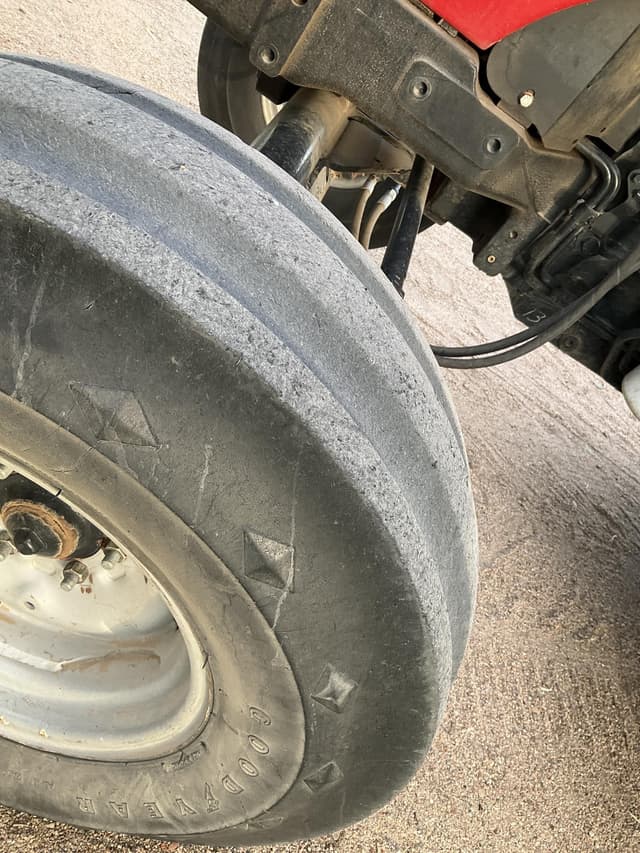 Image of Case IH Farmall 95U equipment image 2