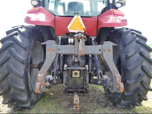 Image of Case IH Magnum 180 equipment image 4