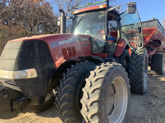 Image of Case IH Magnum 210 equipment image 4