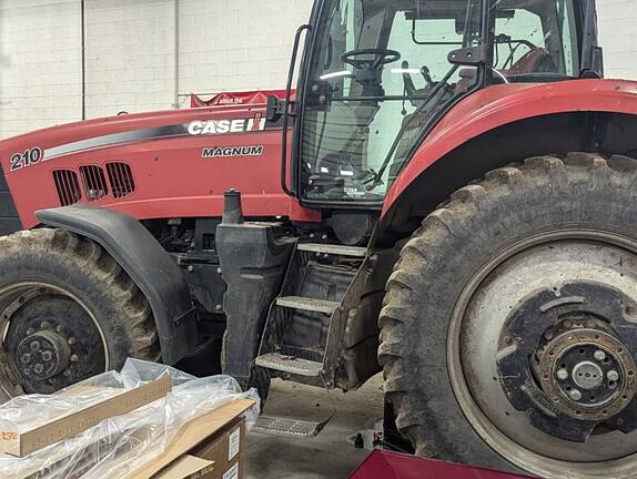 Image of Case IH Magnum 210 equipment image 2