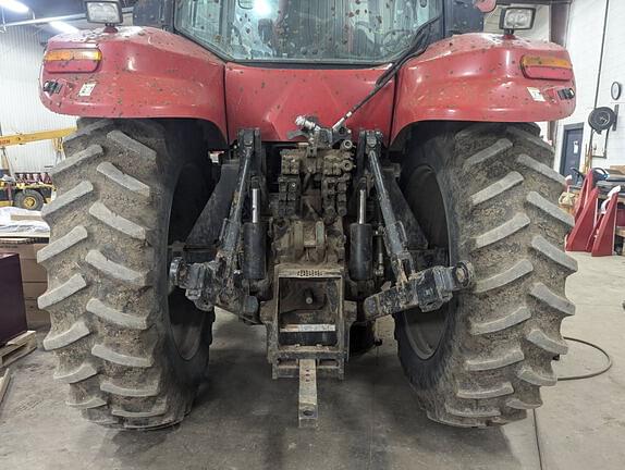 Image of Case IH Magnum 210 equipment image 4