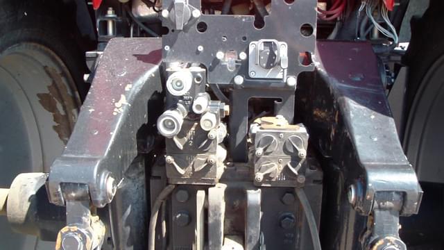 Image of Case IH Magnum 215 equipment image 3