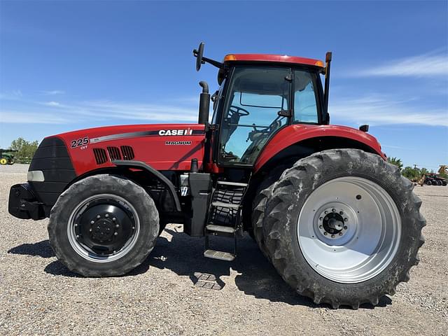 Image of Case IH Magnum 225 equipment image 2