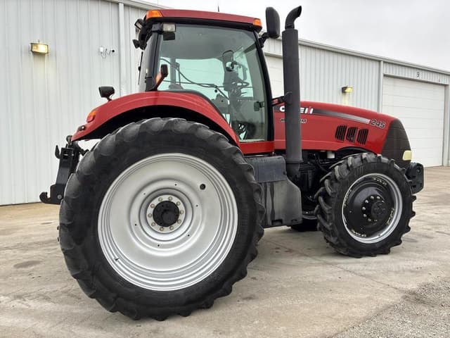 Image of Case IH Magnum 245 equipment image 4