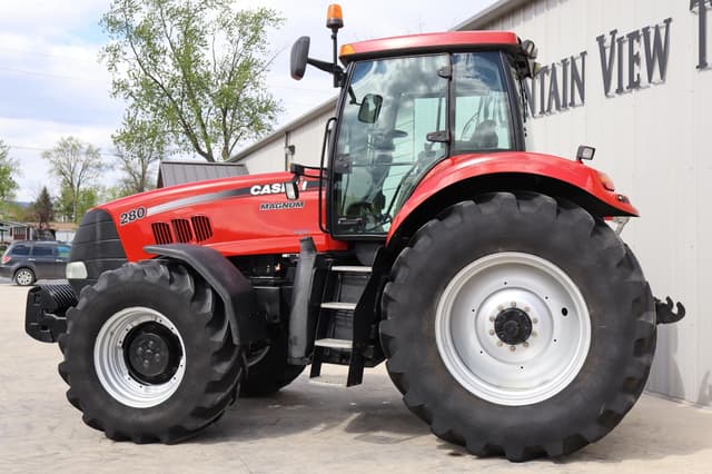 Image of Case IH Magnum 280 equipment image 4
