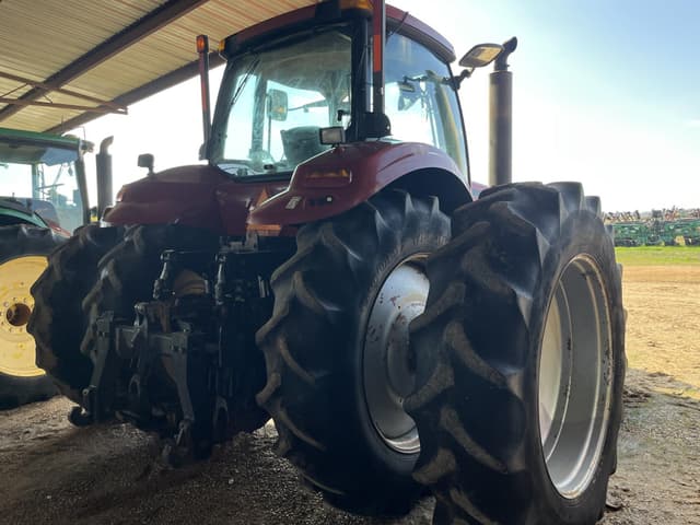 Image of Case IH Magnum 305 equipment image 2