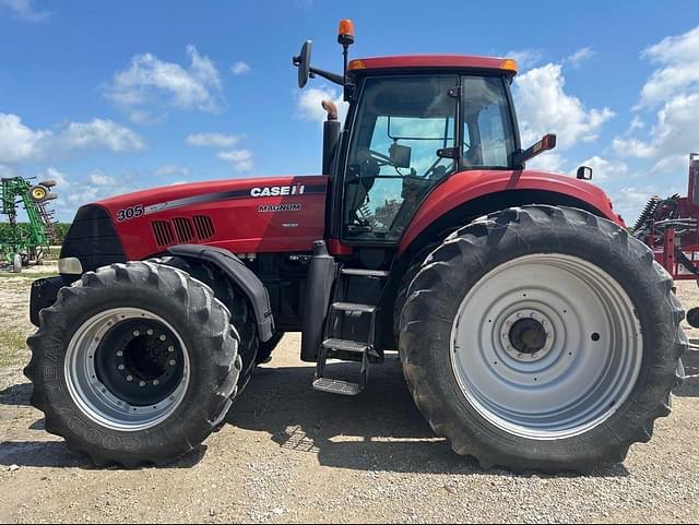 Image of Case IH Magnum 305 equipment image 4