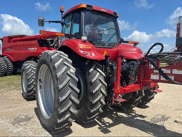 Image of Case IH Magnum 305 equipment image 3