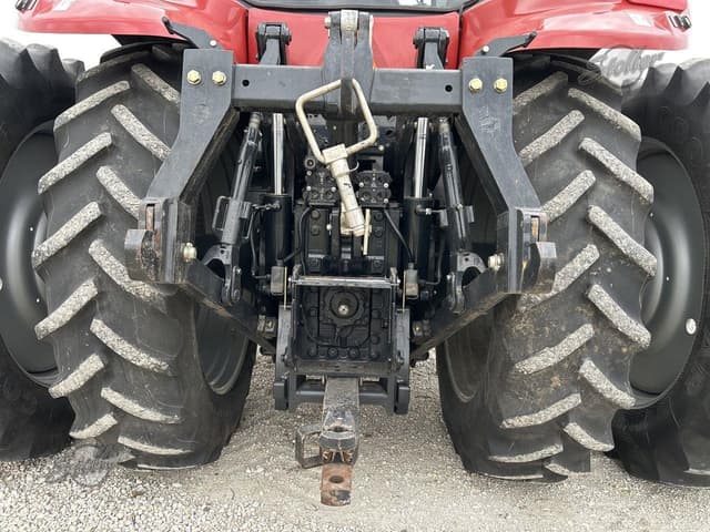 Image of Case IH Magnum 305 equipment image 4
