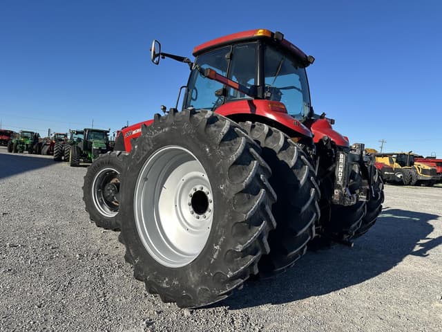 Image of Case IH Magnum 305 equipment image 4