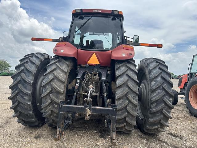 Image of Case IH Magnum 305 equipment image 3