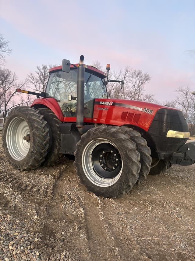 Image of Case IH Magnum 305 equipment image 2