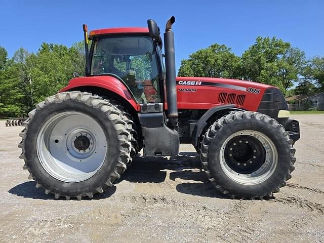 Image of Case IH Magnum 305 equipment image 3