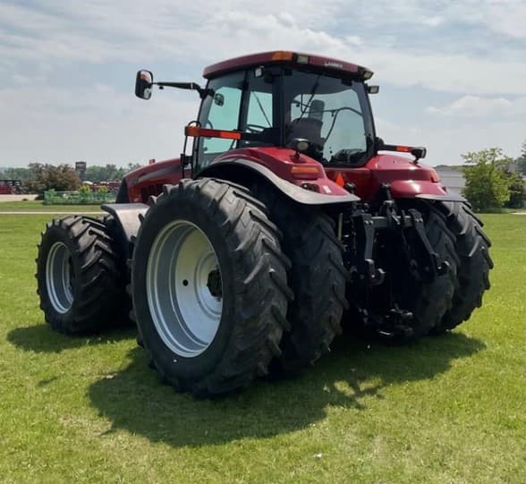 Image of Case IH Magnum 305 equipment image 4