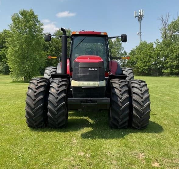 Image of Case IH Magnum 305 equipment image 1