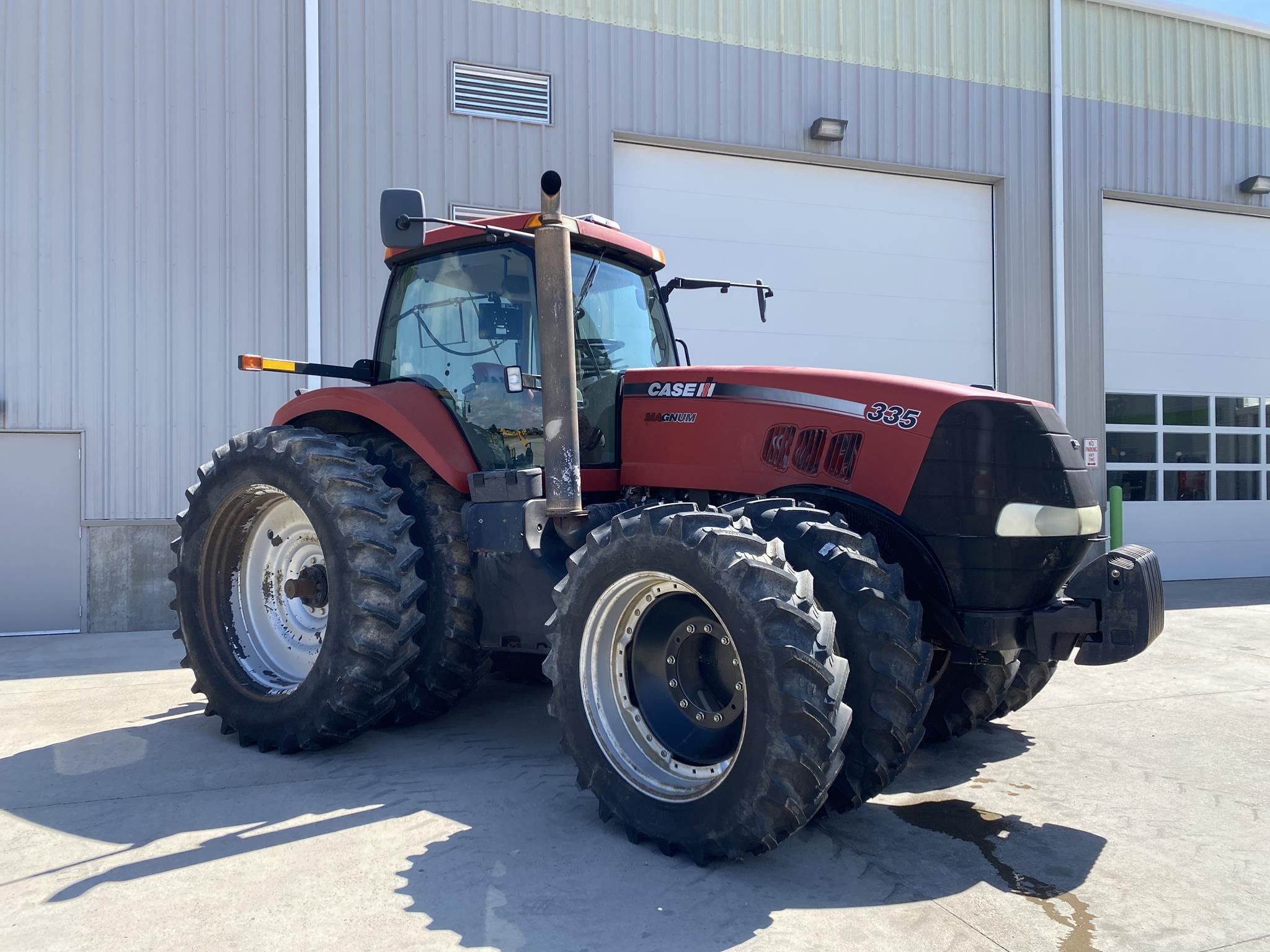 2010 Case IH Magnum 335 Equipment Image0