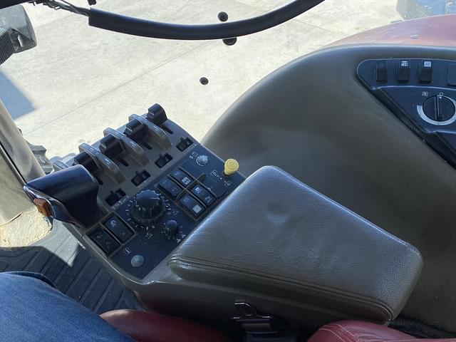 Image of Case IH Magnum 335 equipment image 4