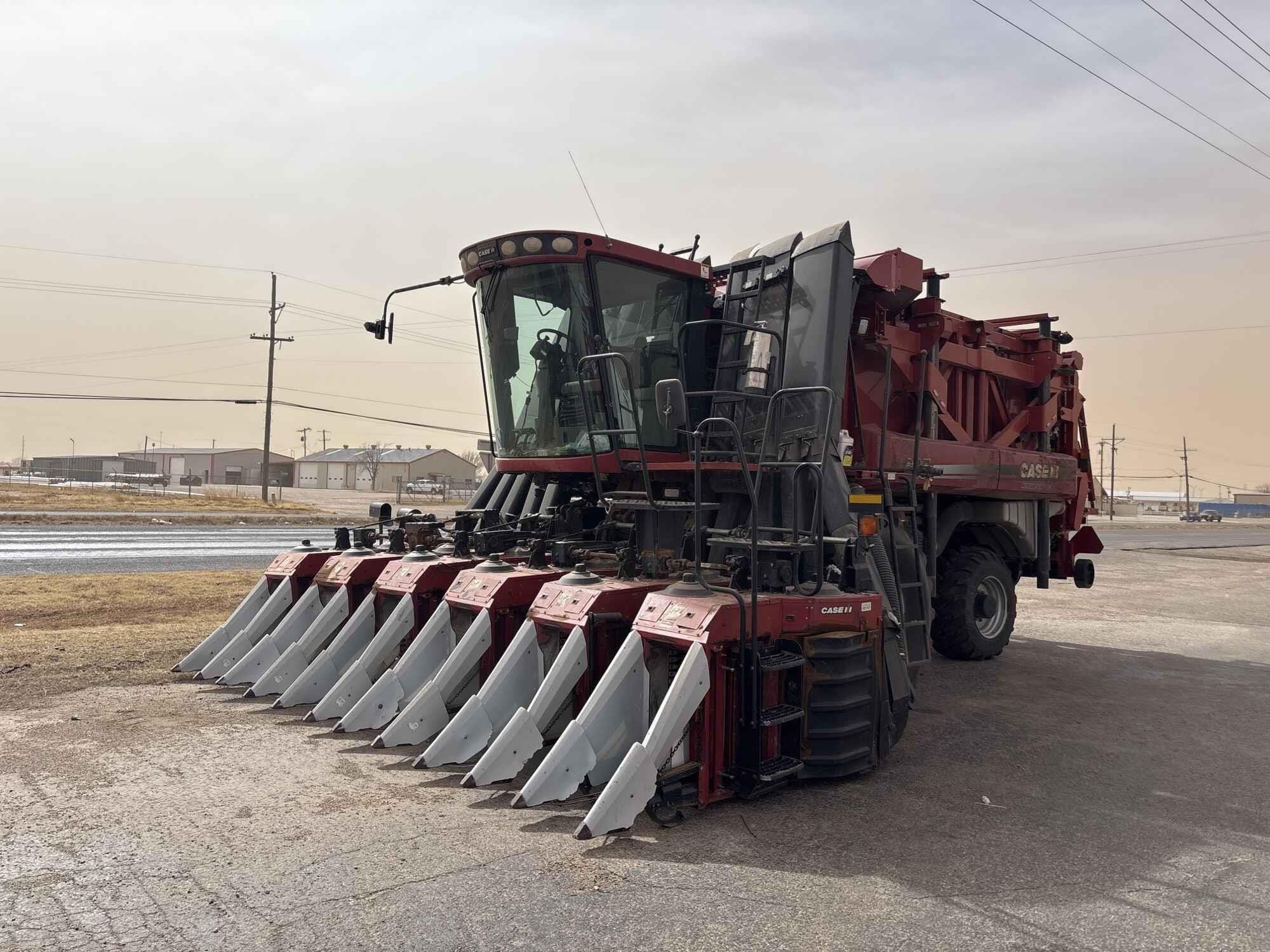 2010 Case IH Module Express 625 Equipment Image0
