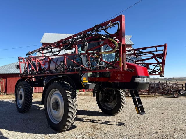 Image of Case IH 3230 Patriot equipment image 4