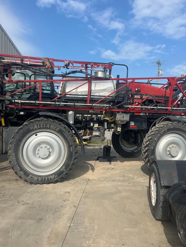 Image of Case IH 3330 Patriot equipment image 2