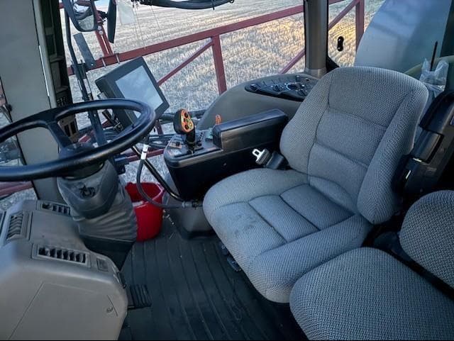 Image of Case IH 3330 Patriot equipment image 2