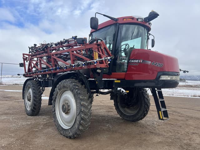 Image of Case IH Patriot 4420 equipment image 3