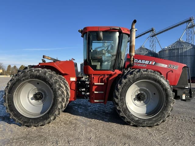 Image of Case IH Steiger 335 equipment image 3